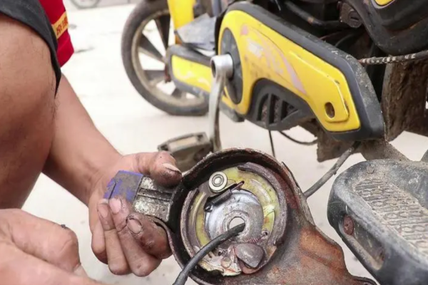 黔西南州电动车刹车故障